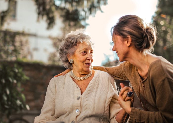 Understanding the Meticulous Difference: Emergency Response Systems for Seniors vs. Traditional Home Security